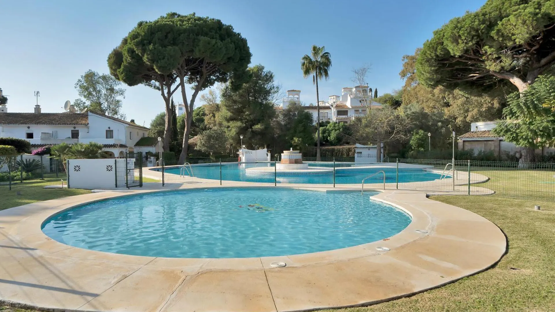Bonita Casa Adosada En Esquina Marbella Holiday home