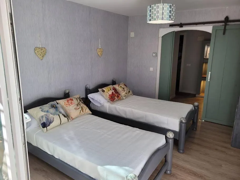 Bonita Casa Adosada En Esquina Μαρμπέλλα