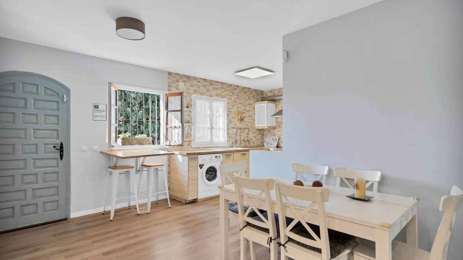 Bonita Casa Adosada En Esquina Μαρμπέλλα